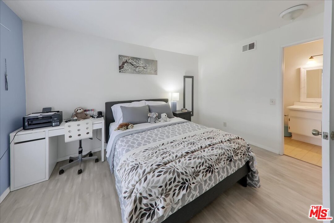 23 Remington Irvine, CA 92620 - Photo 16 of 28