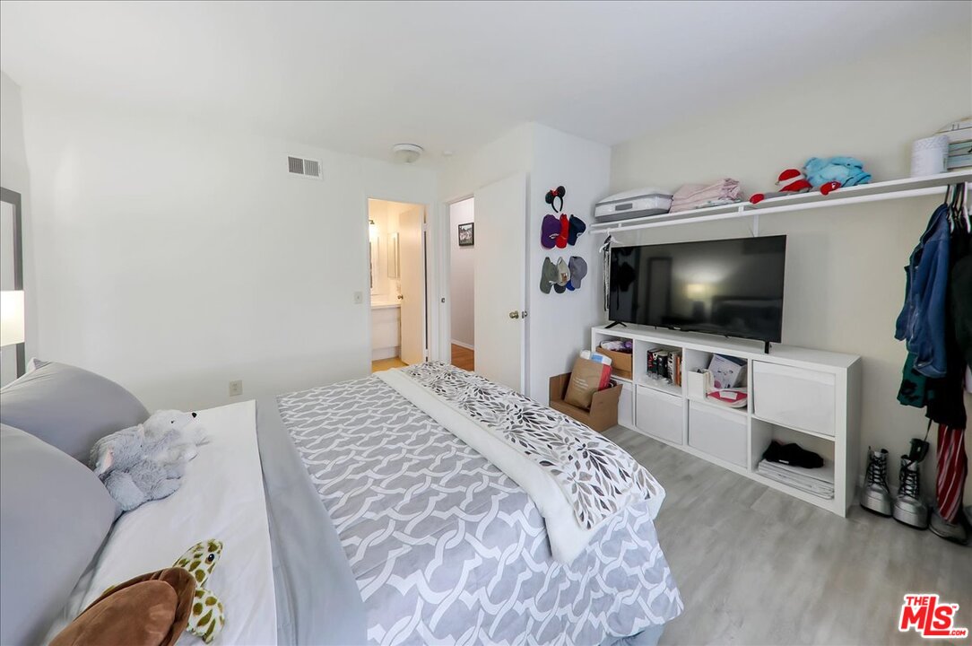 23 Remington Irvine, CA 92620 - Photo 17 of 28