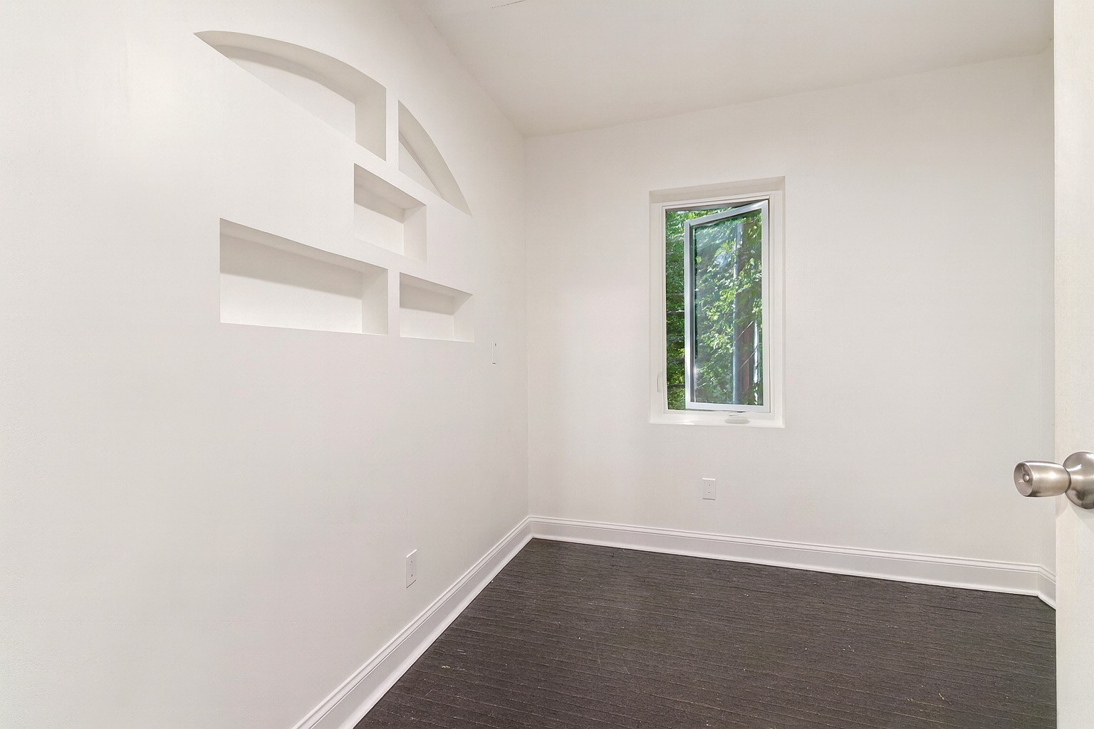 309 Harris Street Madison, TN 37115 - Photo 14 of 52 an empty room with a window