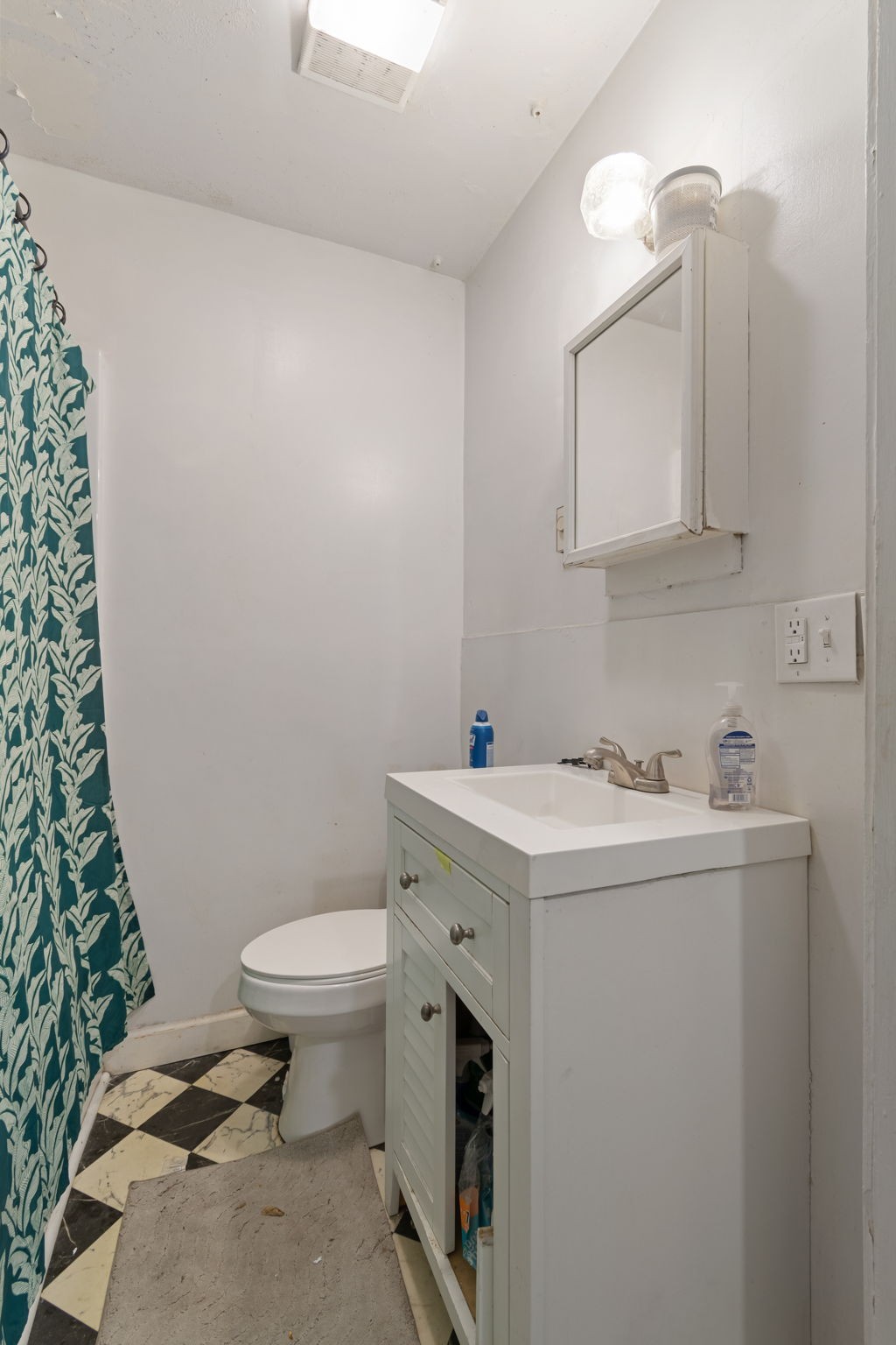 309 Harris Street Madison, TN 37115 - Photo 37 of 52 a bathroom with a sink toilet and mirror