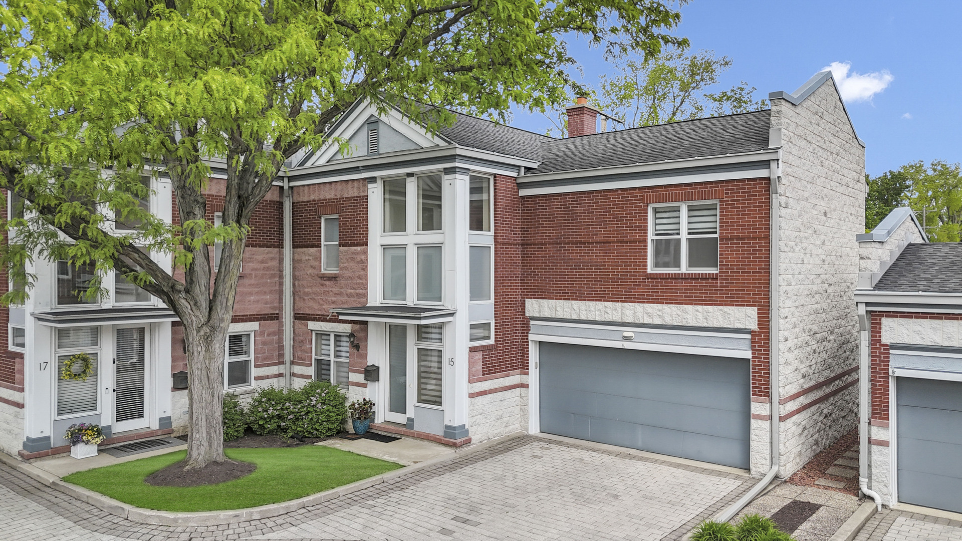 15 Manchester Lane Elmhurst, IL 60126 - Photo 1 of 37
