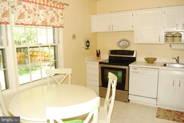 8700 Highgate Road Alexandria, VA 22308 - Photo 14 of 21 Kitchen #3
