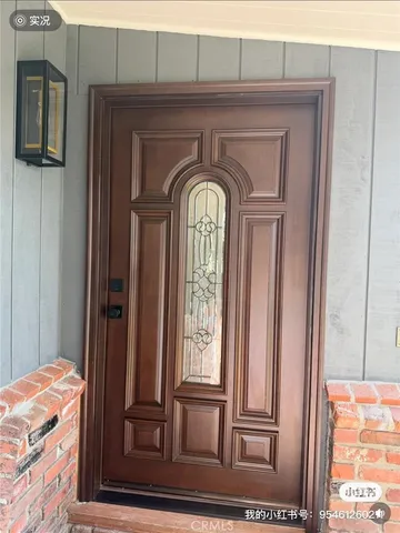 a view of an empty room with wooden floor and closet