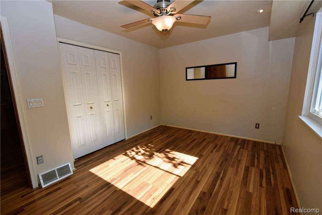1418 Belsay Road Burton, MI 48509 - Photo 21 of 39 DSC_5539.jpg