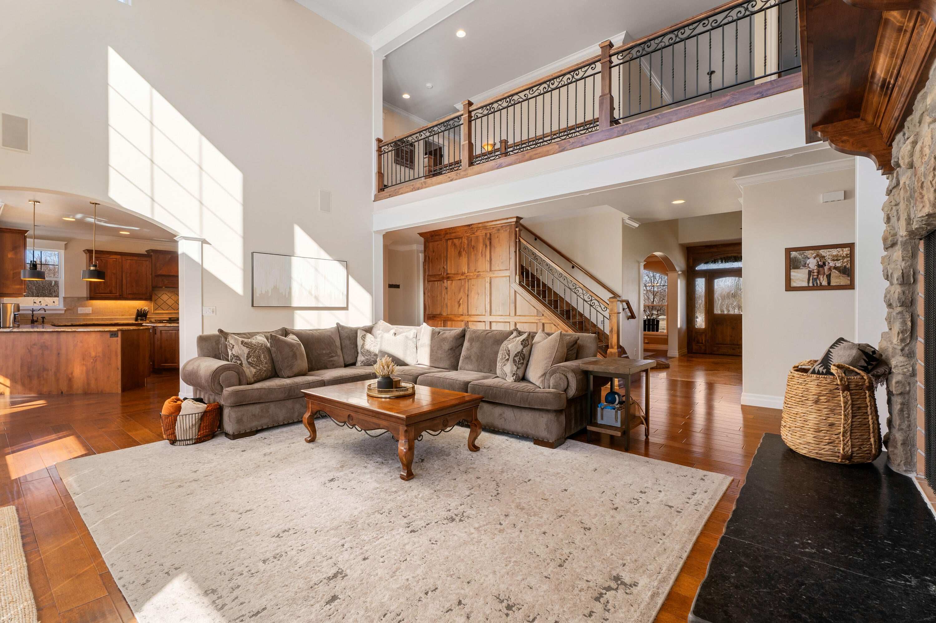 64420 Bailey Road Bend, OR 97703 - Photo 11 of 83 24-Living Room