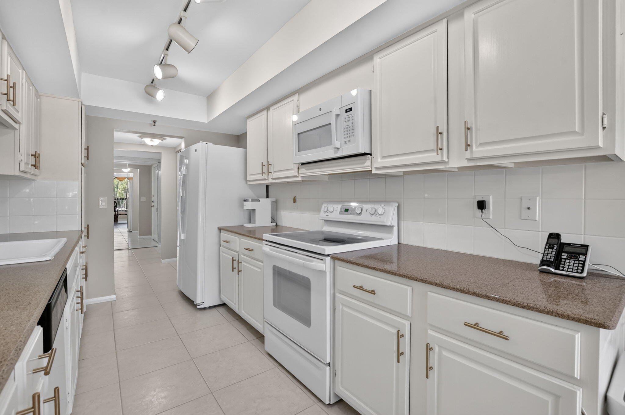 20110 Boca W Drive, Unit 228 Boca Raton, FL 33434 - Photo 3 of 33 003