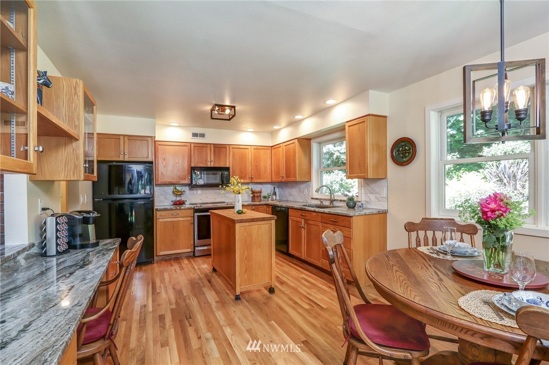 3331 Northwest Parris Road Poulsbo, WA 98370 - Photo 14 of 38 Gallery Image 14