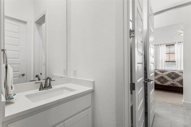 a en suite bathroom with a sink and a mirror