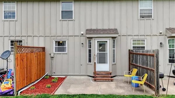$195,013 | 508 Northeast Knox Street, Unit C, Blue Springs, MO 64014