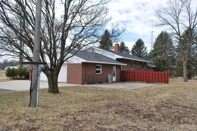 $344,900 | 2404 Highway 15, Truman, MN 56088