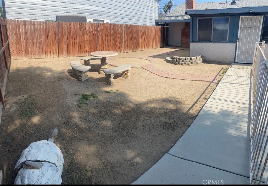 10520 Jurupa Road Jurupa Valley, CA 91752 - Photo 2 of 7 Patio/Entrance