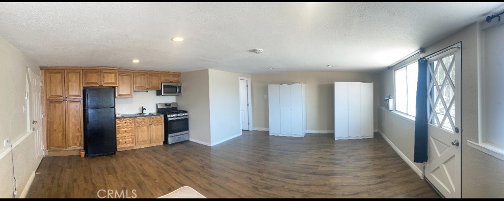 10520 Jurupa Road Jurupa Valley, CA 91752 - Photo 3 of 7 Room/Kitchen