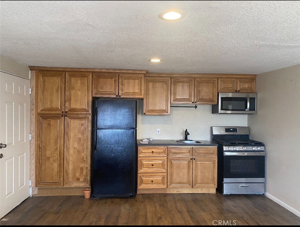 10520 Jurupa Road Jurupa Valley, CA 91752 - Photo 4 of 7 Kitchen