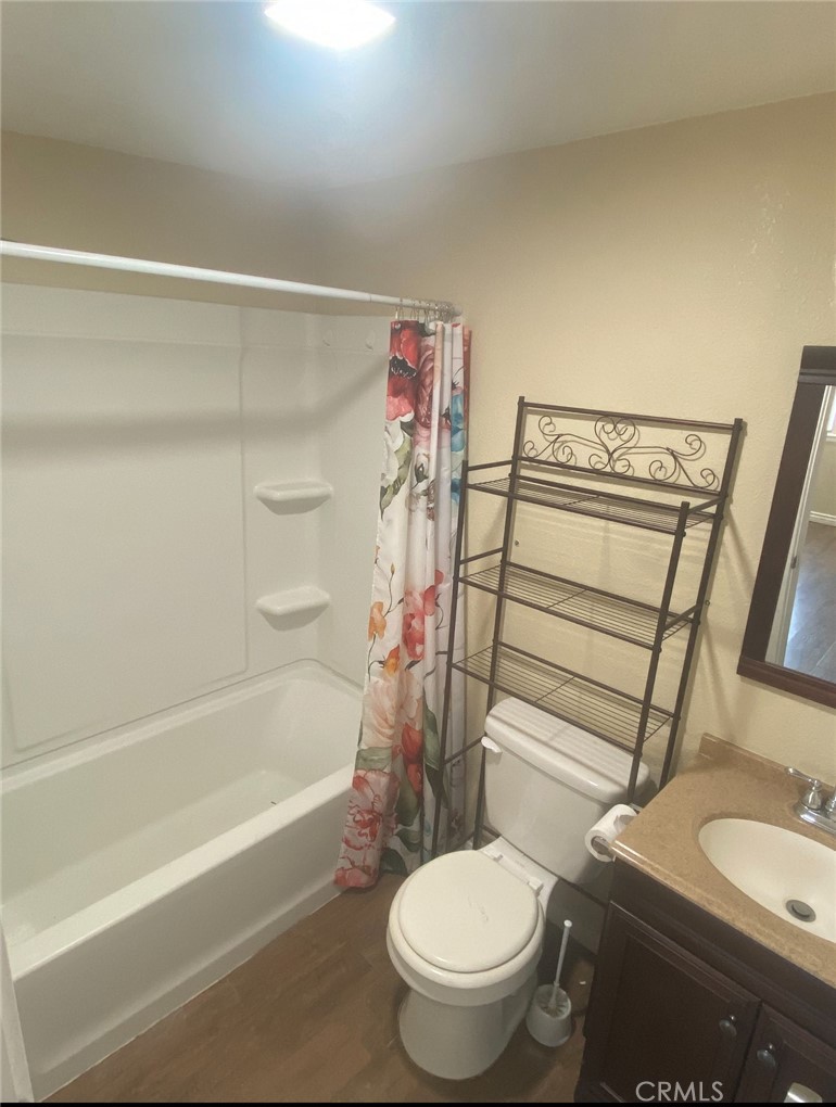 10520 Jurupa Road Jurupa Valley, CA 91752 - Photo 5 of 7 Bathoom