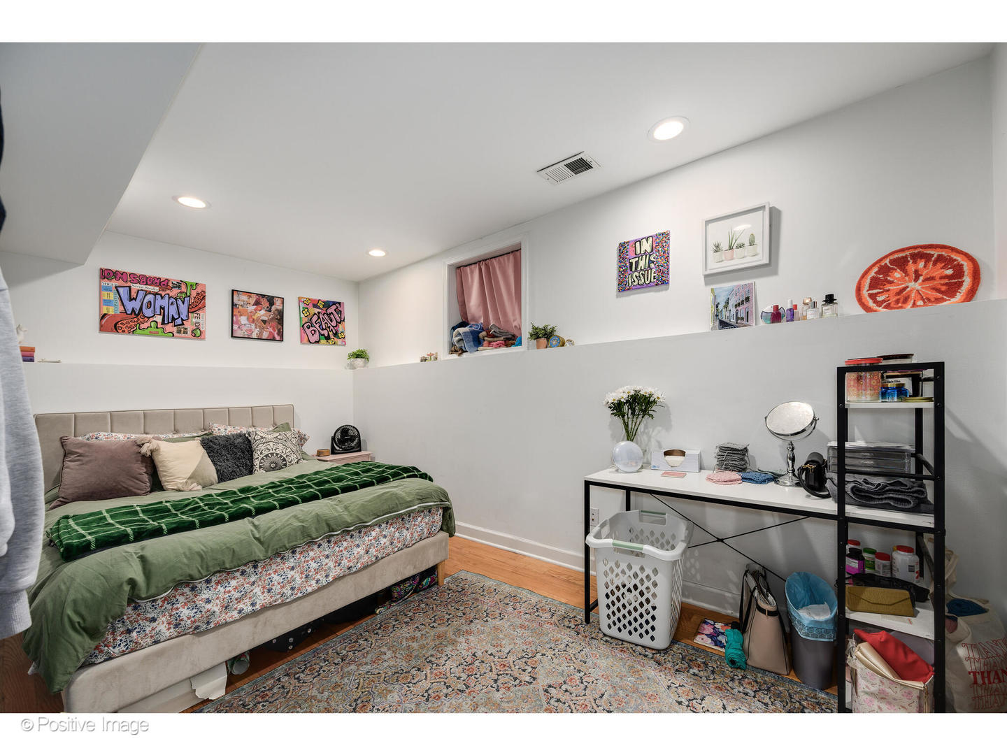 1330 West Roscoe Street Chicago, IL 60657 - Photo 23 of 26 a living room with furniture and a table