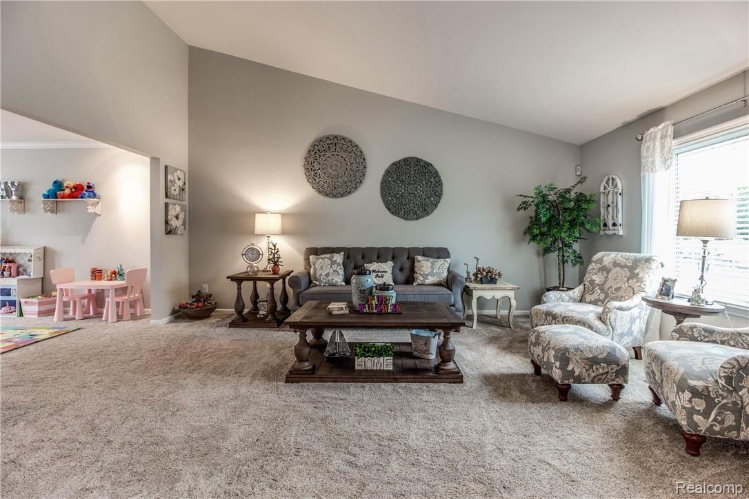 916 Ridgeview Circle Lake Orion, MI 48362 - Photo 43 of 70 Interiors (32 of 59).jpg