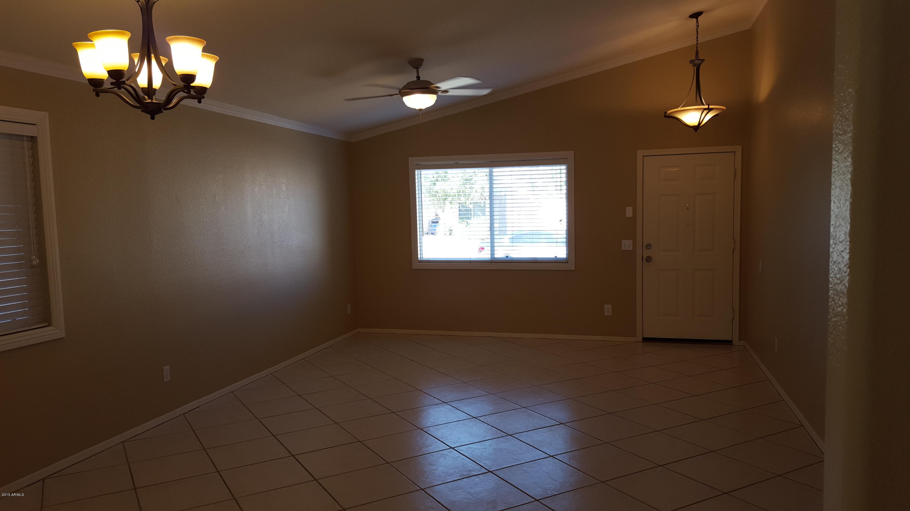 10465 West Granada Road Avondale, AZ 85392 - Photo 4 of 24 Living room