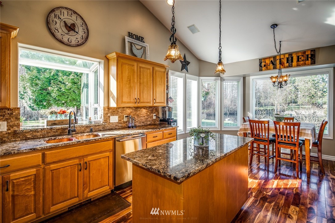 5950 Birch Point Road Blaine, WA 98230 - Photo 10 of 40 Gallery Image 10