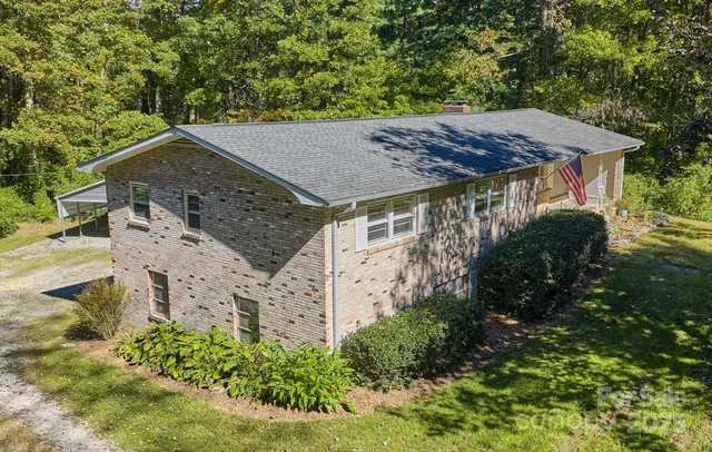 $390,000 | 3214 Debbie Drive, Hendersonville, NC 28791