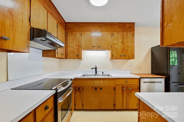 $390,000 | 3214 Debbie Drive, Hendersonville, NC 28791