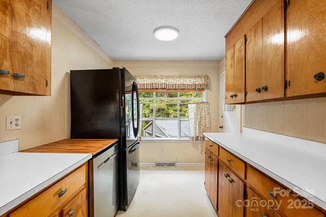 $390,000 | 3214 Debbie Drive, Hendersonville, NC 28791