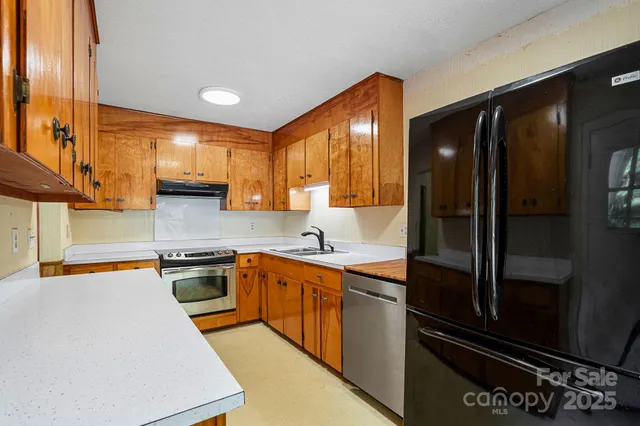 $390,000 | 3214 Debbie Drive, Hendersonville, NC 28791