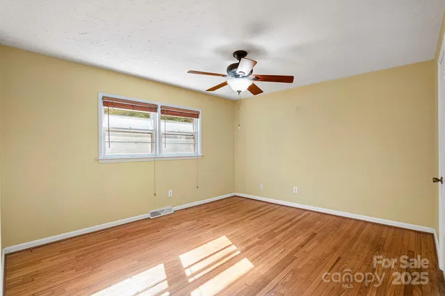 $390,000 | 3214 Debbie Drive, Hendersonville, NC 28791