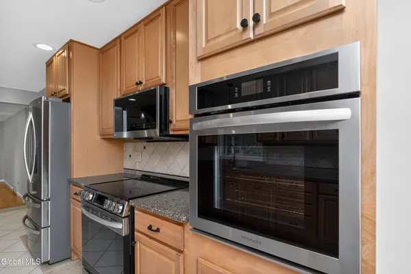 $675,000 | 130 C Kenwood Avenue, Bethlehem, NY 12054