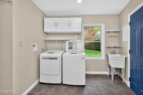 $675,000 | 130 C Kenwood Avenue, Bethlehem, NY 12054