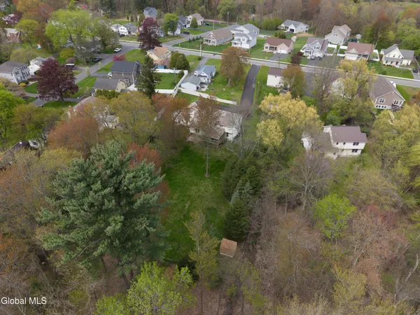 $675,000 | 130 C Kenwood Avenue, Bethlehem, NY 12054