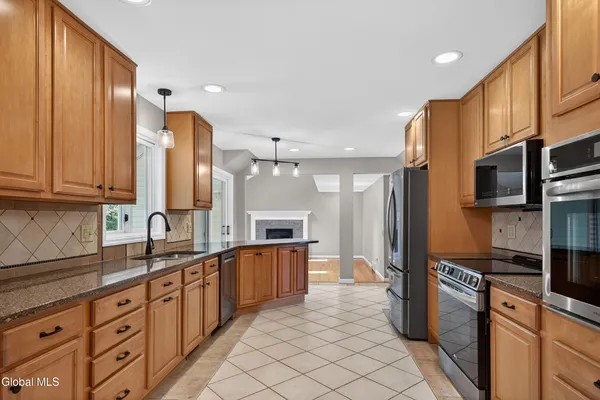 $675,000 | 130 C Kenwood Avenue, Bethlehem, NY 12054