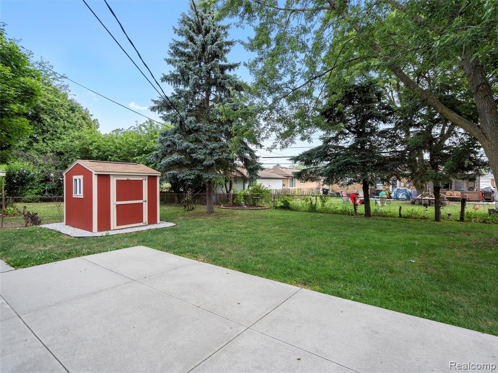 32360 Kelly Road Roseville, MI 48066 - Photo 40 of 43