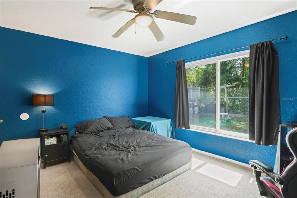 9086 Manchester Street Spring Hill, FL 34606 - Photo 29 of 50 a bedroom with a bed and a large window