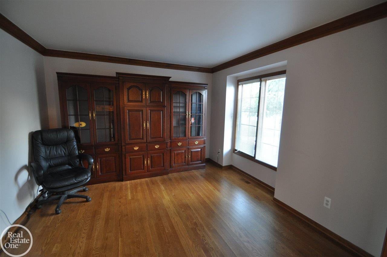 2025 Ridgefield Court Rochester Hills, MI 48306 - Photo 4 of 30