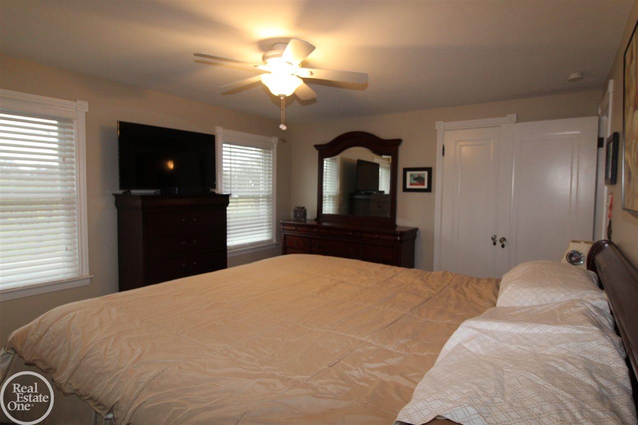39 Vernier Road Grosse Pointe, MI 48236 - Photo 17 of 35 50030009-16.JPG
