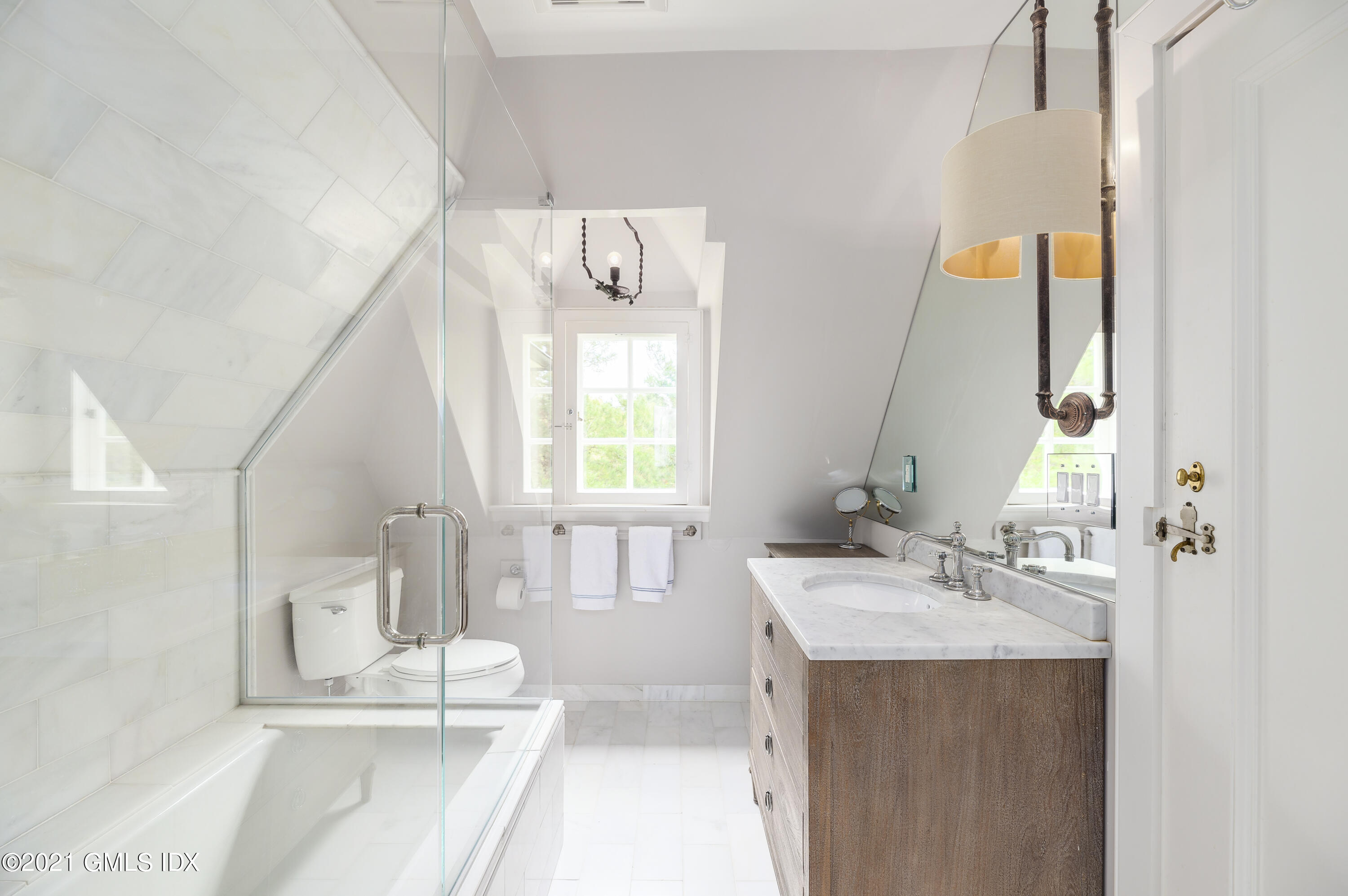 10 Frost Road Greenwich, CT 06830 - Photo 27 of 40 Full Bath