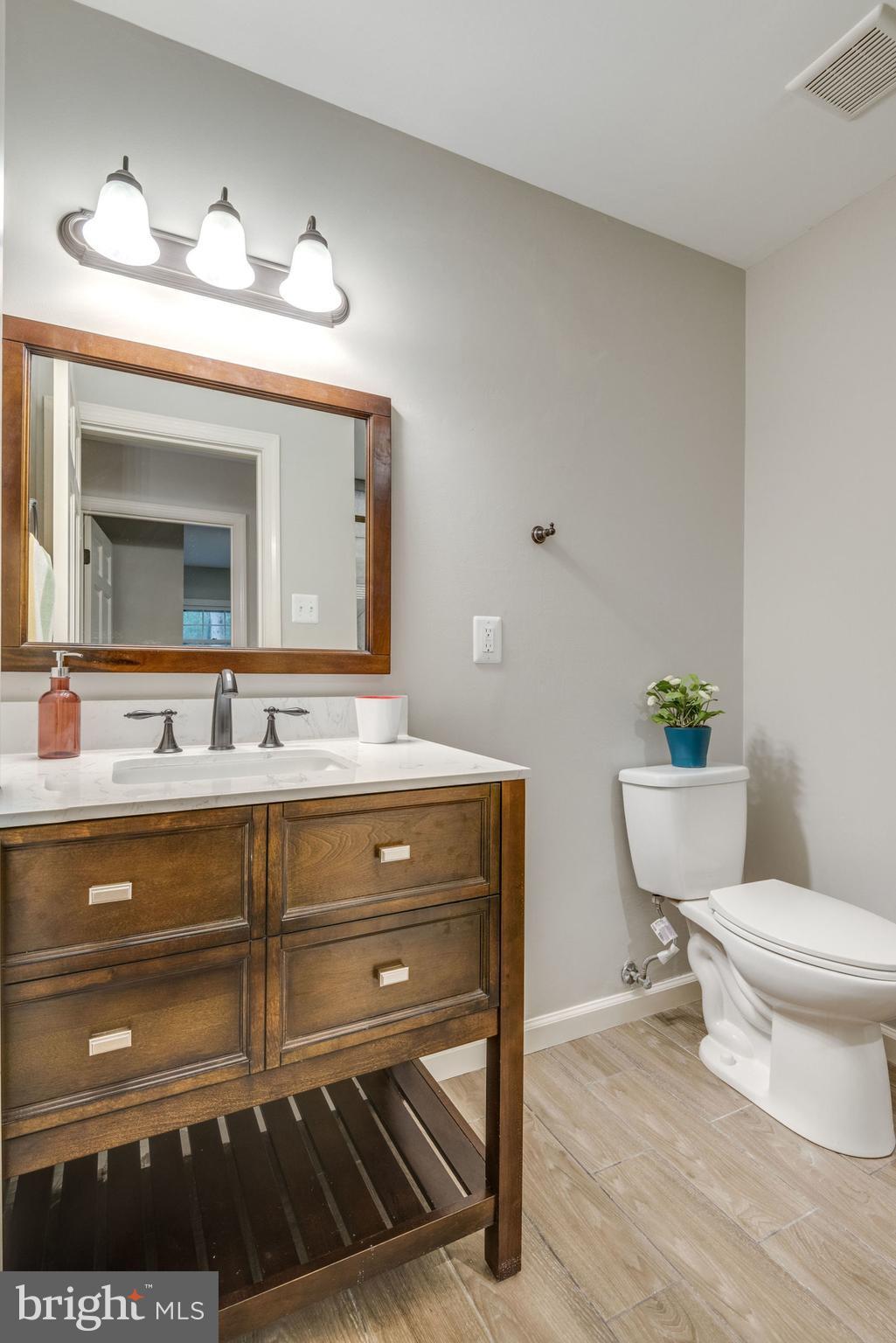 11405 Drop Forge Lane Reston, VA 20191 - Photo 19 of 30 Upstairs hall bath