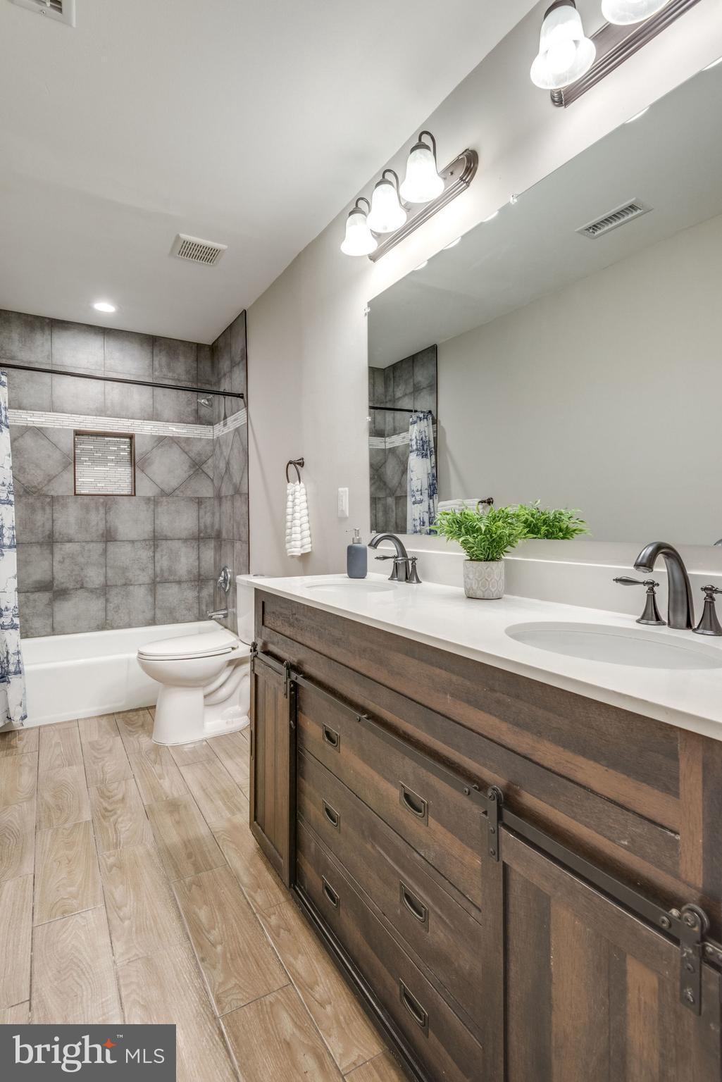 11405 Drop Forge Lane Reston, VA 20191 - Photo 24 of 30 Master Bath