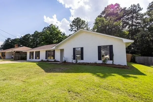 $279,900 | 231 Twin Oaks West, Pineville, LA 71360