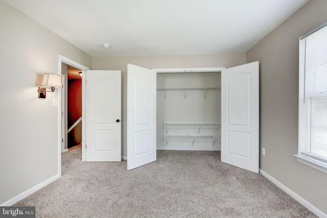 a view of a yard in front of house