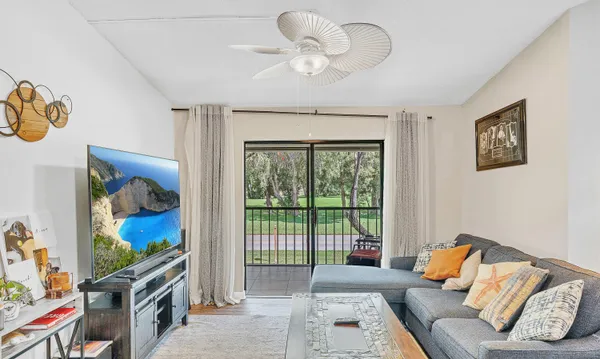 $175,000 | 15469 Lakes Of Delray Boulevard, Unit 202, Delray Beach, FL 33484