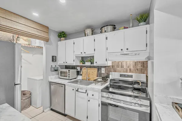 $175,000 | 15469 Lakes Of Delray Boulevard, Unit 202, Delray Beach, FL 33484