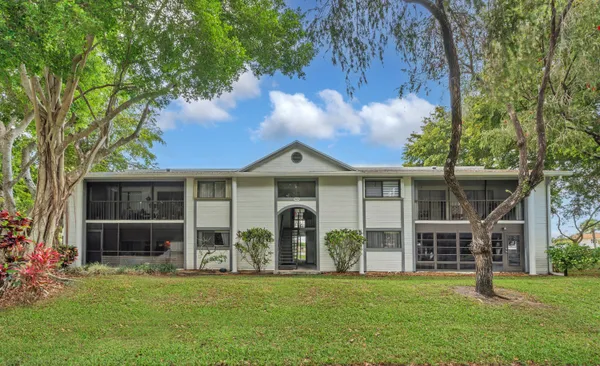 $175,000 | 15469 Lakes Of Delray Boulevard, Unit 202, Delray Beach, FL 33484