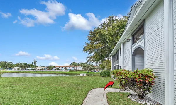 $175,000 | 15469 Lakes Of Delray Boulevard, Unit 202, Delray Beach, FL 33484