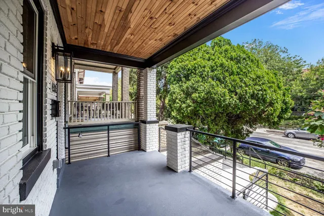 a view of an entryway of the house