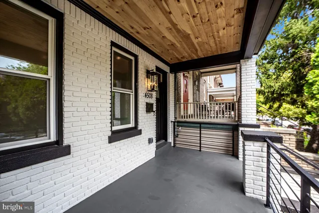 a view of entryway and hall