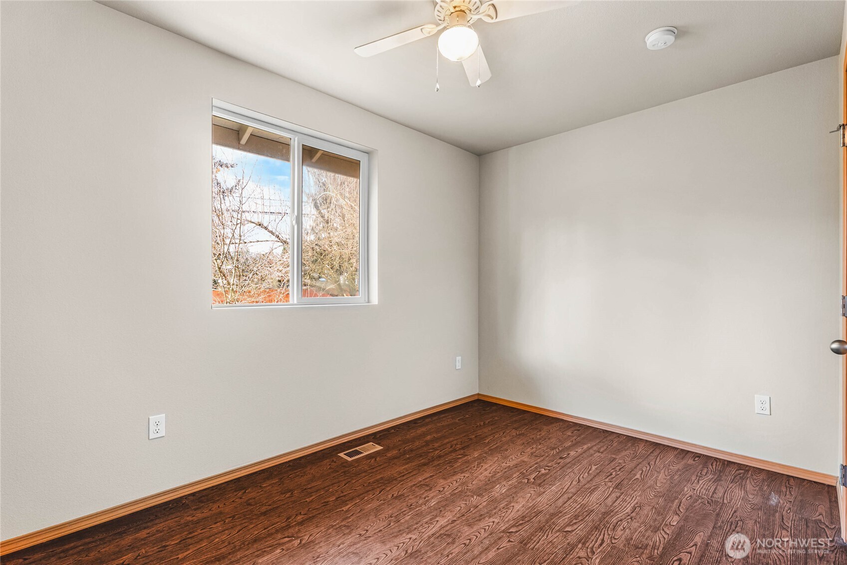 3765 Earendel Avenue Bremerton, WA 98310 - Photo 21 of 29 an empty room with a window