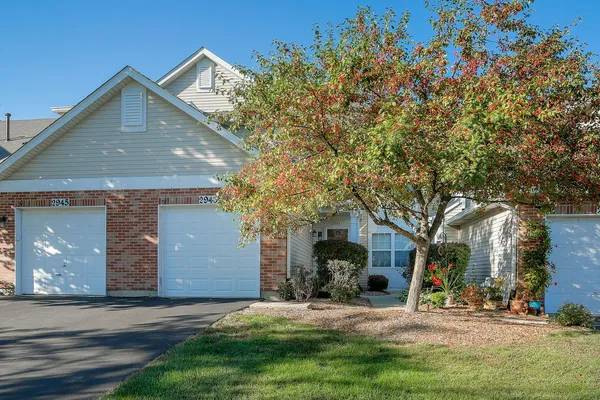 $2,200 | 2943 Kentshire Circle, Naperville, IL 60564