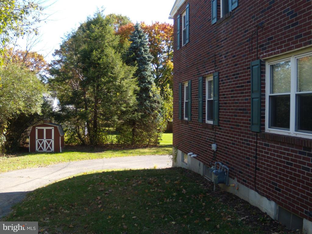 121 West Oregon Road Lancaster, PA 17601 - Photo 4 of 26