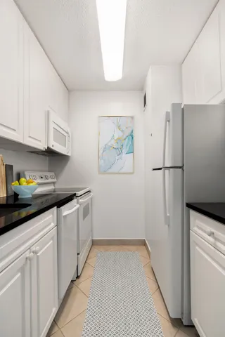 $4,725 | 211 West 56th Street, Unit C28 | Theater District